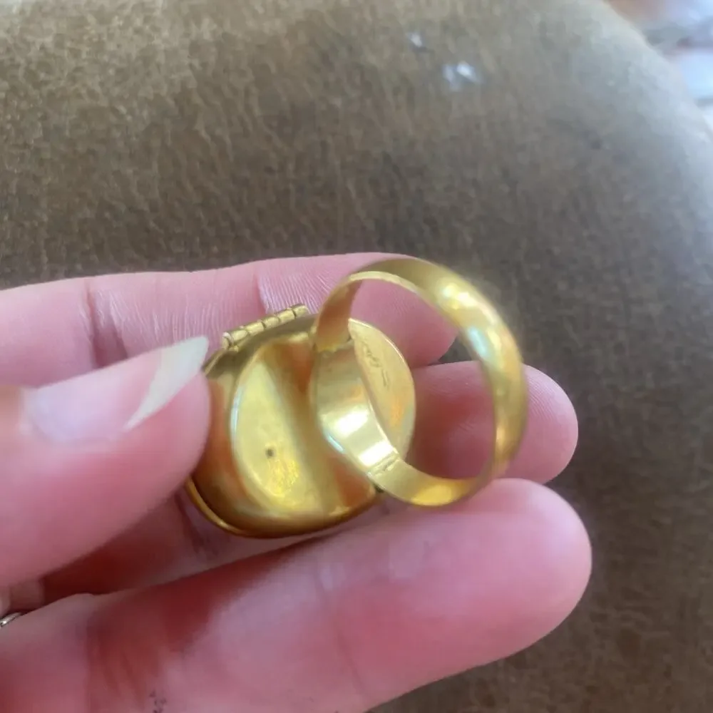 Vintage Avon Cameo Perfume Ring